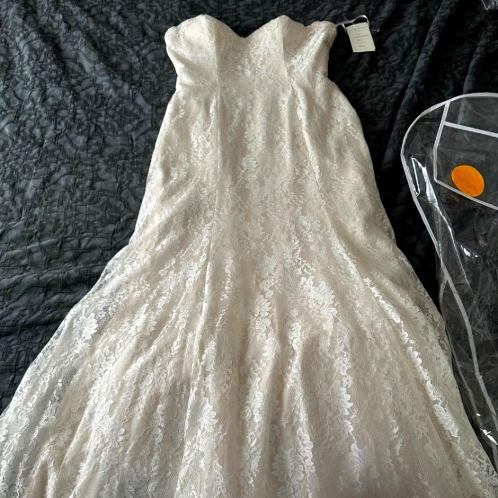 Wedding dress strapless
